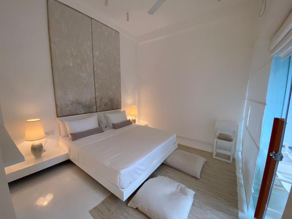 Saffron Robes Living Hotel Хикадува Екстериор снимка