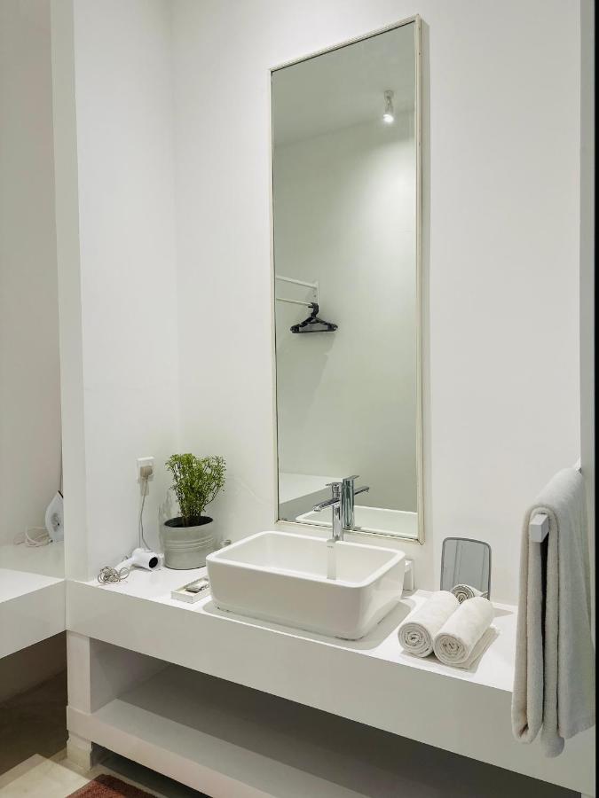 Saffron Robes Living Hotel Хикадува Екстериор снимка