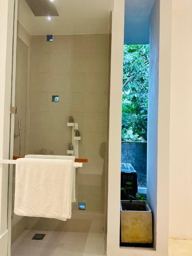 Saffron Robes Living Hotel Хикадува Екстериор снимка